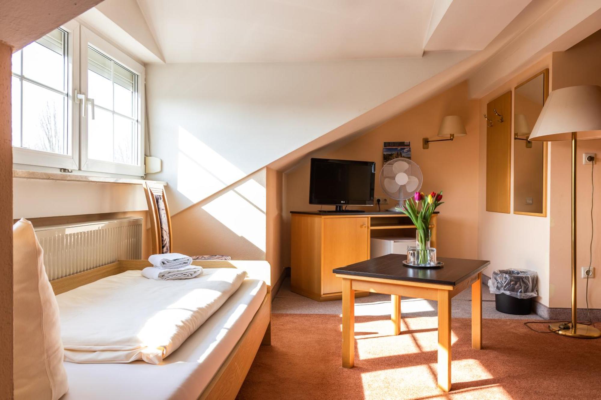Hotelpension Zum Gockl Allershausen Buitenkant foto